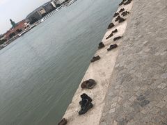 -多瑙河畔鞋履雕塑