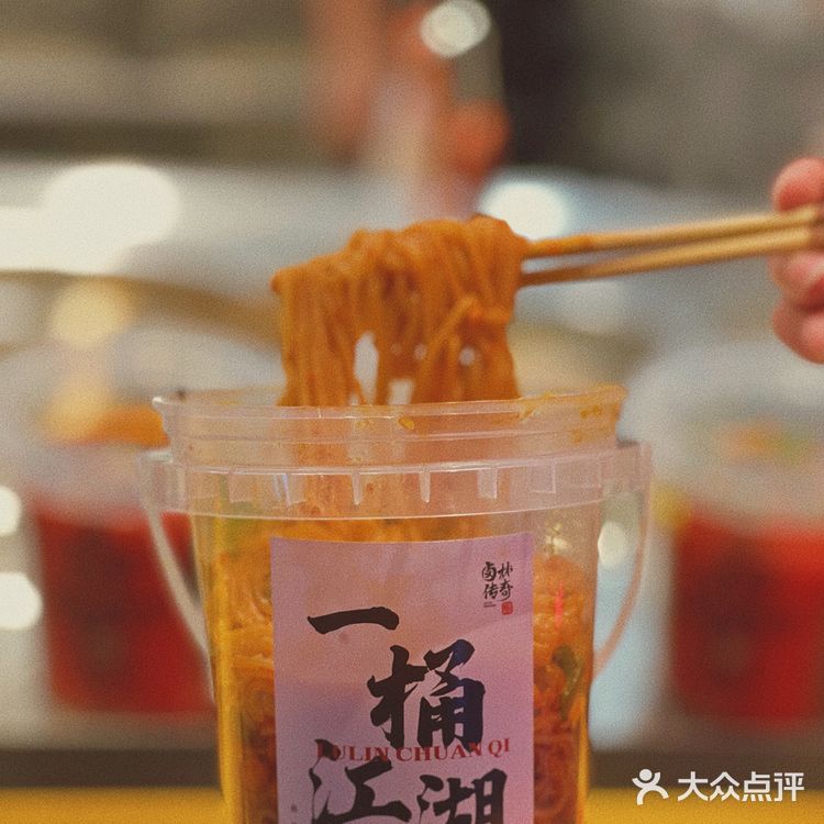 这蹄花，送我还真的就要了，来上一桶蹄花吧