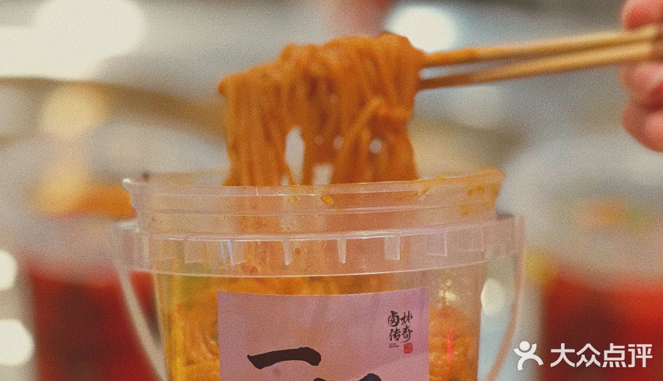 这蹄花，送我还真的就要了，来上一桶蹄花吧