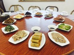 主要是菜很新鲜，又好吃，鸡肉螃蟹各种真是太好吃了，农家乐的味道～下次还会再去，老板娘很热情，服务又好.jpg-凤嫂农家乐(梁弄店)