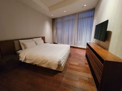 卧室-青岛五四广场海景美仑国际公寓酒店