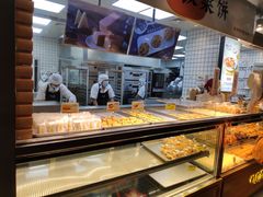 面包甜点陈列柜-鲍师傅糕点(江苏路店)