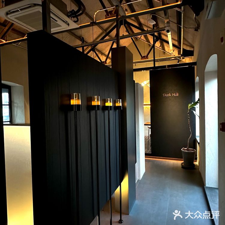 文艺又高雅 | 窗外是老电车,窗内是西餐厅