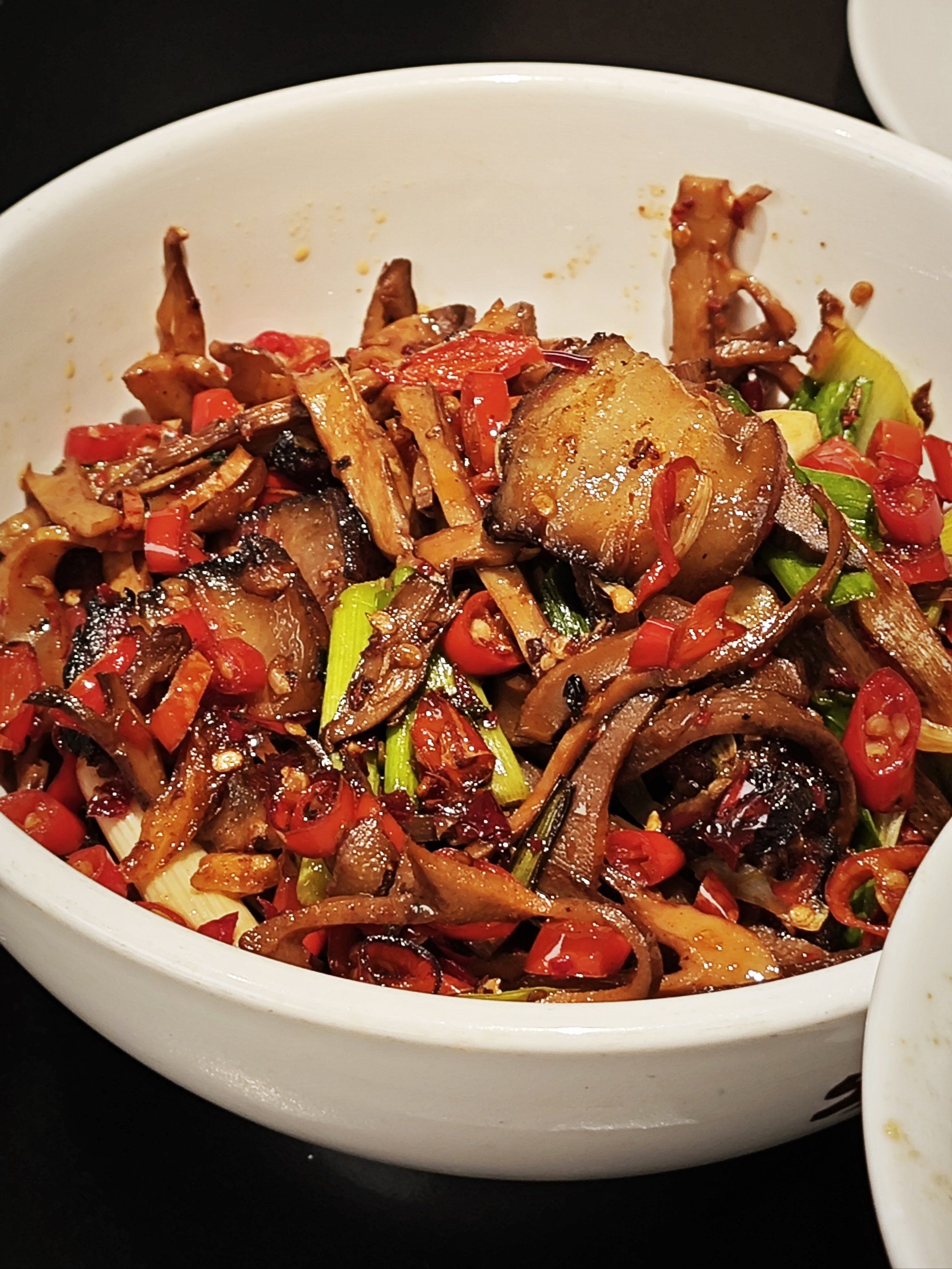 还有臭豆腐,外焦里嫩还爆汁一定要尝一尝～ 他们家的菠萝饭漂亮又