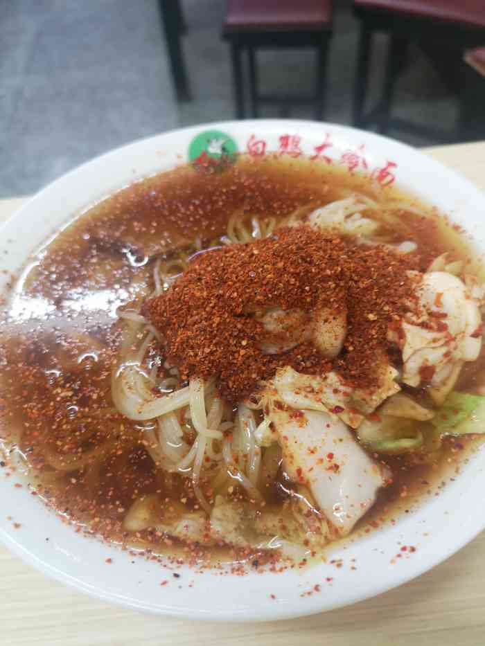 白鹤大冷面-"一家充满了市井气息的冷面店,店铺门外就有.