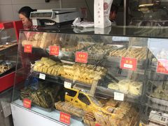 面包甜点陈列柜-宋记饼家(石门二路店)