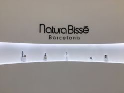 -微笑雨嘉造型护肤