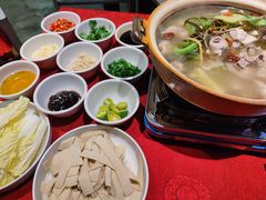 -龙巢盱眙龙虾·牛蛙·烧烤宵夜(八卦岭店)