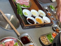 -围炉肉舍•炭烤活鳗•丹东海鲜烤肉(步行街店)