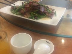 烟熏肉炒菜心-客满堂川湘菜馆