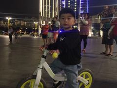 -人民广场