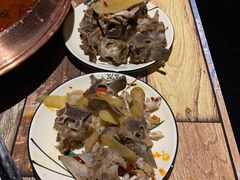 -虾弄弄海派小龙虾·牛羊蝎子火锅