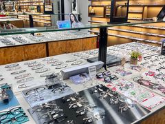 -罗伯特眼镜·蔡司官方授权(罗湖国贸店)