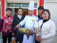 汉阴美食-谢师酒家