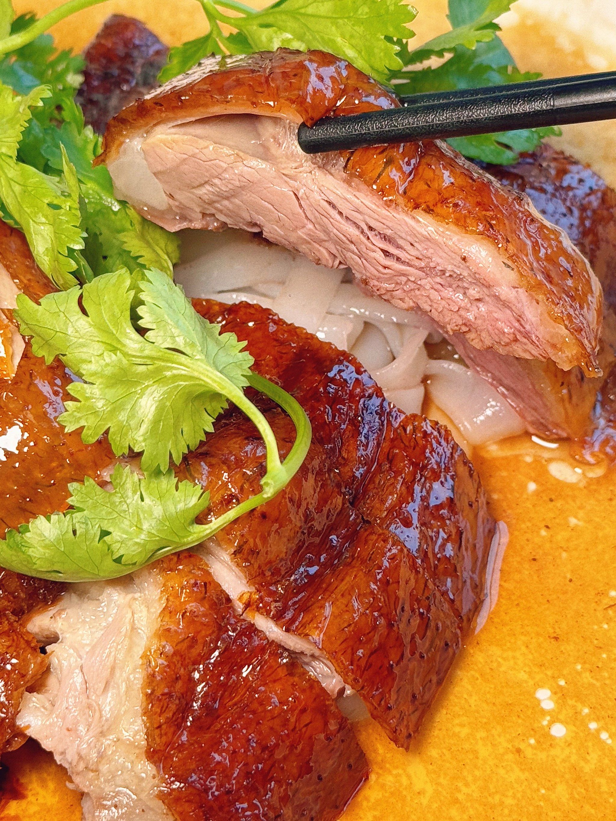 没想到顺德烧鹅这么好吃.馋了[流泪]