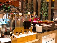 自助取餐区-松山湖凯悦酒店·Café自助餐厅·周末火舞秀表演