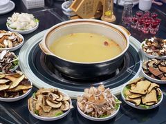 -野菌皇海景野生菌火锅(滨海大道店)