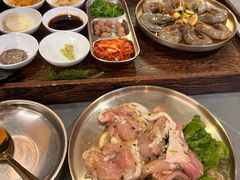 -围炉肉舍•炭烤活鳗•丹东海鲜烤肉(步行街店)