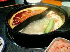 鸳鸯锅-两三事小郡肝串串香火锅(桂庙店)