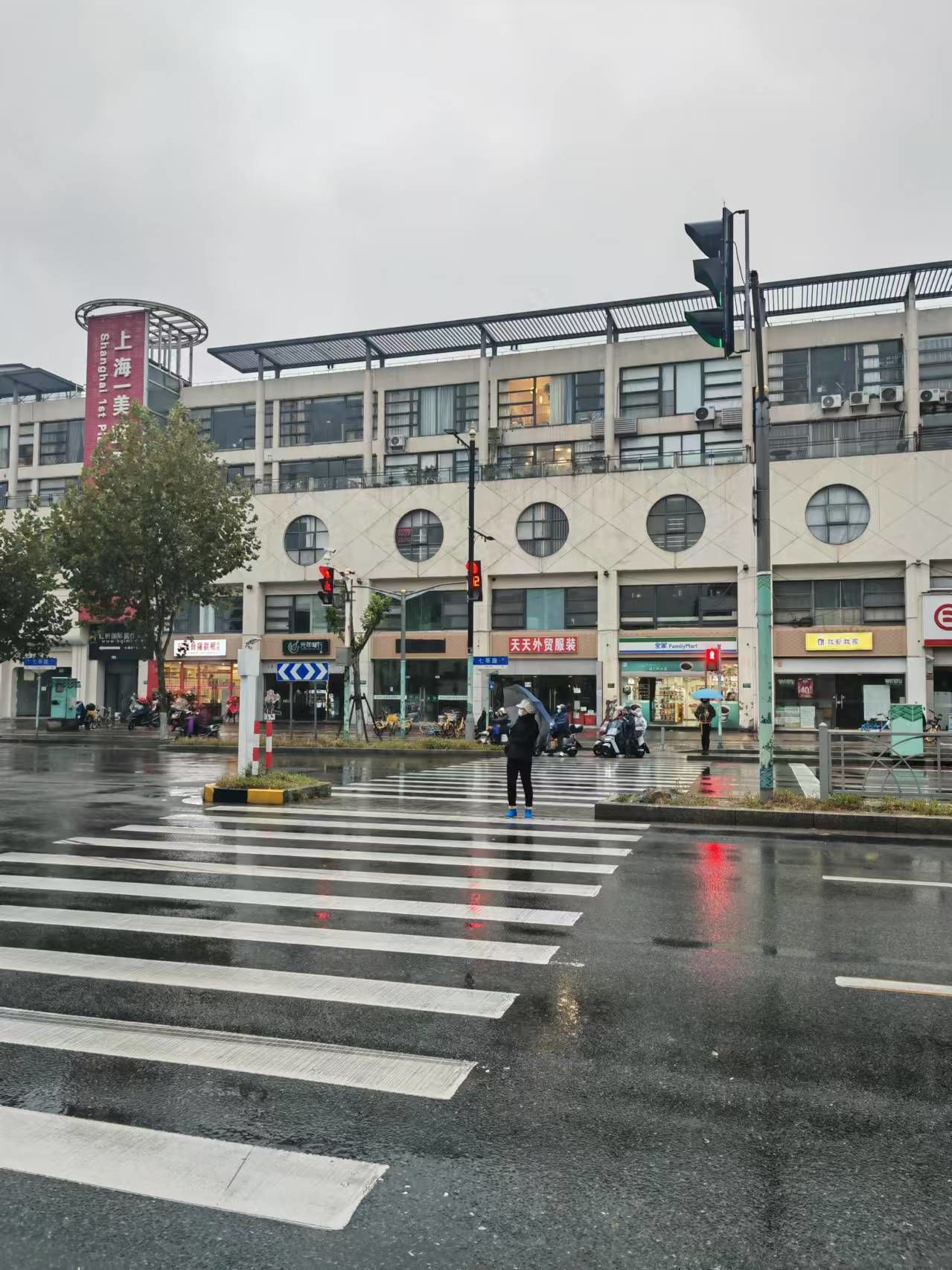 这两个红绿灯不能联动一下吗