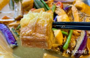 Signature Singapore Curry Grouper with King's Fried Dough Sticks