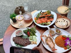 -Chom Cafe and Restaurant