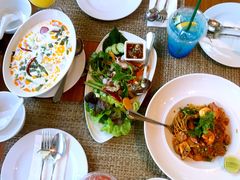 -Chom Cafe and Restaurant