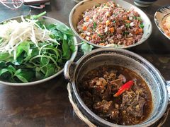 -Cuc Gach Quan Restaurant