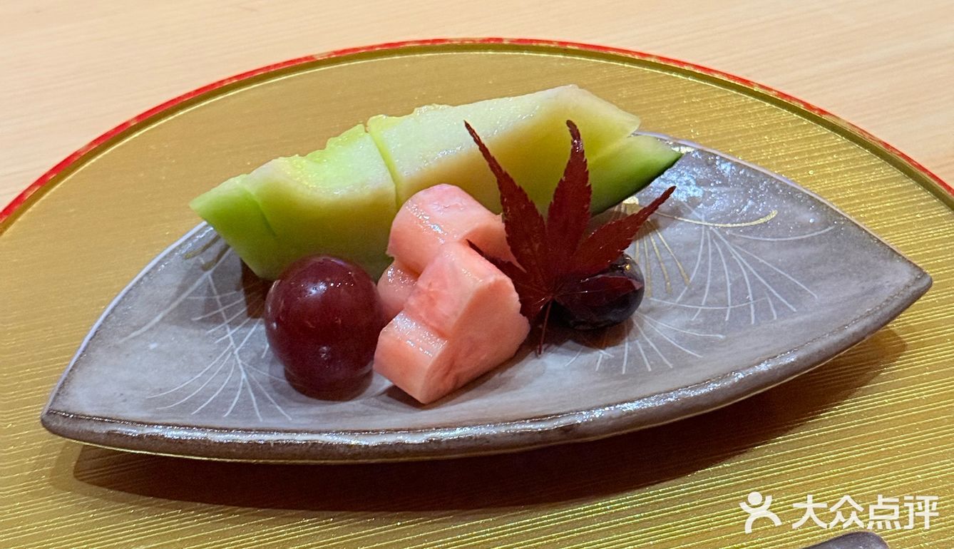 俩人吃的非常饱 食材很新鲜 菜式非常丰富 服务没得说