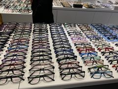 -宏宇眼镜蔡司依视路折扣店(兆佳眼镜城店)