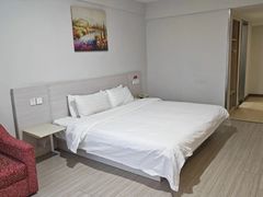 -怡莱精品酒店(苏州新区何山地铁站店)