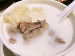 雪耳鲜奶炖鸡-裕.鹅庄