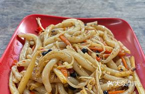 Old Friend Pork Stir-Fried with Rice Noodles