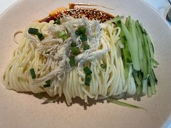 鸡丝凉面-麻六记(新天地店)