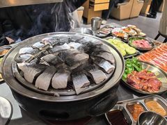 -围炉肉舍丹东海鲜烤肉·烤活鳗(步行街店)