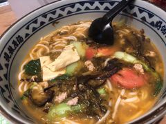 -蒙自源米线大王(东站店)