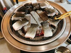 -围炉肉舍•炭烤活鳗•丹东海鲜烤肉(步行街店)