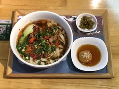 -呷佬·长沙手工米粉(金沙江路店)
