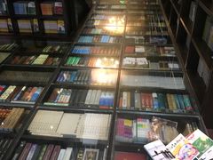 -钟书阁(松江泰晤士小镇店)