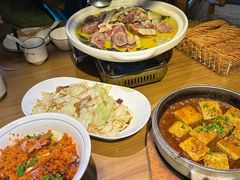 -帅巴人舅母子腊蹄民俗村