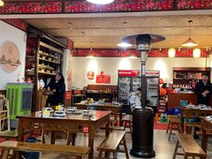 大堂-岳记兴隆·青城腊排铜火锅(融创店)