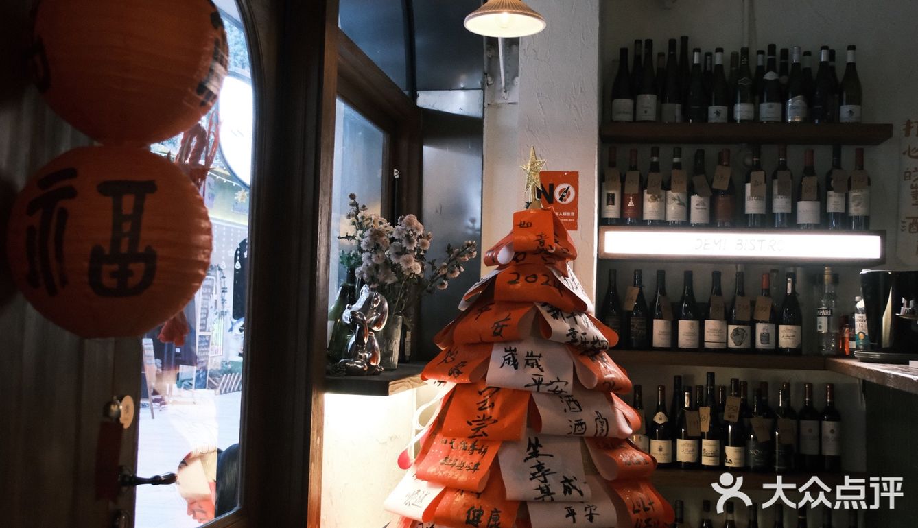 谁懂😅在小而美的bistro看了一晚上繁花