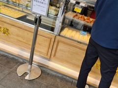 面包甜点陈列柜-鲍师傅糕点(江苏路店)