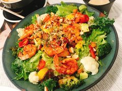 轻食烤鲜虾配鳄梨与藜麦花椰菜沙拉-娜娜家·Nana's restaurant(国金汇店)