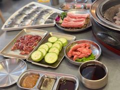 -围炉肉舍•炭烤活鳗•丹东海鲜烤肉(步行街店)