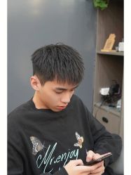 -海文先生国潮烫染男士理发馆