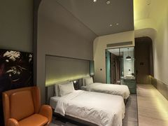 -上海虹桥中心爱琴海亚朵S酒店