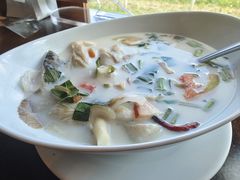 -Chom Cafe and Restaurant
