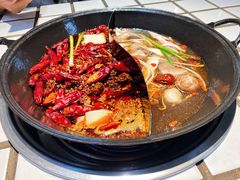 红油菌汤鸳鸯锅-贰回巷火锅馆(钟楼店)