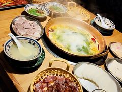 -洱火云南酸菜牛肉火锅(石景山当代商城店)